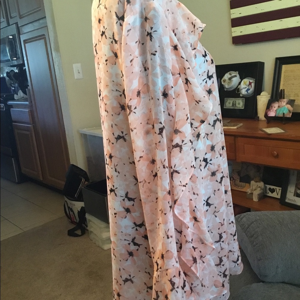 Peach pattern blouse - Picture 3 of 6